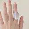 Luz de Anel Brilhante Interna Perolada de Design de Nicho Mais Vendida Transfronteiriça Anel de Dedo Oval Transparente de Resina Exagerado Estilo Europeu e Americano