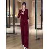 Conjunto Completo de Roupas Esportivas 2025 Primavera e Outono Novo Moletom com Capuz Bordô Solto com Efeito Emagrecedor Conjunto de Duas Peças para Mulheres