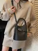 Bolsa Balde de Mão de Alta Qualidade Versátil Retrô para Mulheres 2026 Nova Moda Bolsa de Ombro para o Dia a Dia Bolsa Transversal Fashion