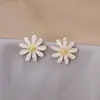 Brincos de Margarida Frescos e Fofos de Verão Coração Feminino Flor de Acrílico Brincos de Cristal Atacado