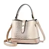 Bolso Francés Elegante Nuevo 2026 con Patrón de Cocodrilo y Cierre de Candado, Bolso Cubo para el Trabajo, Bolso de Hombro y Cruzado Versátil y de Moda
