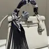 Bufanda con Borla Redonda 130*5 cm, Bufanda de Sarga de Seda Artificial, Cinta para el Cuello de Moda y Versátil, Lazo para Bolso