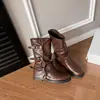 Botas western estilo punk retro con cremalleras laterales, tacones gruesos y hebillas de cinturón; negro, versátil y con un diseño de pierna plisada y apilada