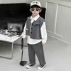 4014 Ropa Infantil Conjunto de Traje para Niños 2026 Estilo Primavera/Otoño Traje Elegante Pequeño para Niños Conjunto de Tres Piezas con Estilo para Bebé Niño