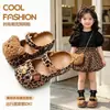 Zuecos de ballet para niñas con estampado de leopardo para padres e hijos 2026 sandalias antideslizantes de verano para playa al aire libre para bebés y niños