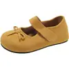 Zapatos Mary Jane Rojos Retro de Boca Baja para Aumentar Altura para Mujer, Nuevo Estilo Primavera 2026, Zapatos Planos Versátiles Birkenstock que Combinan con Faldas
