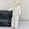 Conjunto de Roupa de Primavera para Meninos 2026 Novo Conjunto Esportivo Estiloso e Descolado para Crianças Maiores, Estilo Primavera e Outono para Meninos