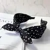 Faixa de Cabelo Vermelha Nostálgica Estilo Hong Kong Retrô Faixa de Cabelo Versátil com Bolinhas Aba Larga Laço Abertura para Cabelo Acessório de Cabeça Estilo Coreano para Mulheres