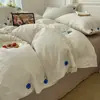 Conjunto de quatro peças estilo minimalista 100% algodão grau A com botões, listrado, fio 100% algodão tingido na massa, saia de cama lavada, capa de edredom individual, conjunto de três peças para dormitório 4