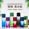 Frascos de perfume de vidro coloridos da moda em estoque, 20ml e 30ml, direto da fábrica, convenientes para viagem e portabilidade