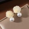 Pendientes de aguja de plata con flor de camelia y perla romántica francesa de principios de primavera, pendientes de nicho de lujo ligeros para mujer, pendientes de estilo festivo