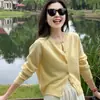 Jaqueta Cardigan de Tricô Amarela de Manga Longa Feminina 2025 Primavera e Verão Nova de Alto Padrão com Temperamento Casual Emagrecedor Tricô Top