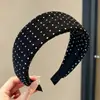Nueva diadema de ala ancha 2026 para mujer, diseñada para levantar la línea del cabello y mantener el cabello en su lugar mientras te lavas la cara, con un estilo retro adecuado para otoño e invierno, y ofreciendo un aspecto sofisticado