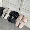 2026 Europa Início da Primavera Novo Versátil Moda Rasteirinha Casual Chinelos Férias na Praia Sandálias Atacado
