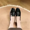 Otoño 2026 Nuevos Zapatos Individuales de Cuero Suave para Mujer Tacón Bajo Casual Tacón Grueso Cómodos Boca Baja Combinan Bien con Faldas Zapatos de Madre Mujeres