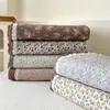 Conjunto de colcha de renda de gaze dupla com estampa floral retrô estilo coreano, incluindo uma capa de colchão acolchoada espessa e uma lençol de tatame, adequado para todas as estações