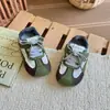 Zapatos para Niña Otoño 2026 Nuevo Estilo Caliente Zapatos de Patinaje Infantiles Suela Suave Zapatos Deportivos Casuales para Niña Moda Zapatos de Entrenamiento Alemanes