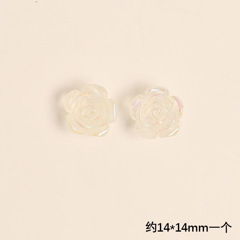 SKU-05-中号白色花朵 1个
