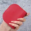 Billetera de Venta Caliente Ins Nueva Mini Semicírculo Femenina Linda Compacta Billetera al por Mayor Celebridad de Internet Color Sólido Versátil Billetera para Monedas