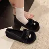 Ropa exterior cálida talla grande estilo francés nuevo zapatos de algodón sin cordones Mary Jane zapatos peludos diseño Otoño/Invierno 2026 con forro polar