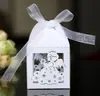 Caja de dulces navideños de Amazon caja de papel cuadrada brillante hueca caja de dulces con patrón de niña pequeña hueca ventas directas de fábrica