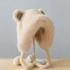 Chapéu de Pelúcia com Orelhas de Urso para Mulheres no Inverno com Tiras, Novo Chapéu Lei Feng Versátil com Proteção Auricular, Chapéu Pulôver de Ciclismo Estilo Coreano com Cúpula