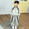 2323 Traje Deportivo de Otoño para Niños 2026 Nuevo Cortavientos para Niños Conjunto de Dos Piezas Moda de Primavera y Otoño para Niños