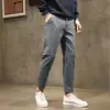 Pantalones Casuales Marrones de Hong Kong para Hombre, Nuevo Estilo Primavera y Otoño, Pantalones Rectos de Corte Delgado de Nueve Puntos, Pantalones de Traje
