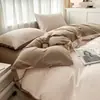 Venta al por mayor de fábrica Juego de cuatro piezas de algodón lavado de color liso Funda de edredón cepillada simple Estilo Ins Sábana de cama Juego de ropa de cama de tres piezas 3
