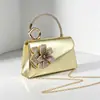 Bolso de mano transfronterizo de nuevo estilo, elegante y moderno, con adornos de diamantes, que presenta un diseño circular de diamantes completos y una flor de diamante tridimensional.