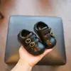 Sapatos Individuais de Couro para Bebês Meninas Primavera e Outono Sapatos de Couro para Meninas Sola Macia Sapatos para Bebês Engatinhando Crianças Estilosos Retrô Sapatos Pequenos de Couro para Meninos Modernos