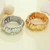 Pulseras Metálicas Plegadas Irregulares Europeas y Americanas, Pulseras de Alta Gama con Textura, Accesorios de Lujo Accesibles de Moda Tendencia con Extremos Abiertos