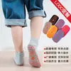 Venta al por mayor del fabricante Calcetines de piso para bebé Calcetines de silicona antideslizantes para niños para trampolín interior Calcetines de piso para niños que aprenden a caminar Educación temprana