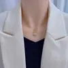 Acessórios de pingente de zircônia, disponíveis em uma variedade de estilos, oferecem um toque de luxo discreto.. Nós vendemos por atacado colares, brincos e outros acessórios, e também oferecemos opções de personalização e DIY.
