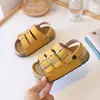 Sandálias Birkenstock para bebê menina, novo modelo verão 2026, sapatos esportivos de praia para meninos, sapatos de praia macios de sola para bebês, modernos