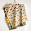 Bufanda jacquard de gatito de dibujos animados dulce para mujer, bufanda exterior gruesa de imitación cachemir de doble cara para otoño, calentador de cuello, venta al por mayor
