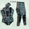En stock al por mayor traje de neopreno de goma de 3 mm dividido de dos piezas con capucha a prueba de frío cálido para hombres