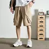 Calças de trabalho casuais masculinas de verão da moda, estilo high-street, shorts de cinco pontas de corte solto, shorts casuais finos de comprimento médio estilo aniversário masculino