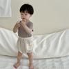 Roupas de Verão Infantis Estilo Fino 2026 Roupas de Verão para Bebês Estilo Coreano Roupas Infantis Conjunto de Camiseta de Manga Curta com Botões e Shorts para Meninos