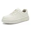 Zapatos Blancos para Hombre 2026 Otoño/Invierno Nuevos Zapatos Deportivos Casuales de Tabla para Hombre Estilo Coreano de Moda Zapatos Versátiles para Jóvenes Hombre