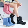Sapatos aquáticos da moda no meio da panturrilha, galochas duráveis, amigáveis para cozinha, sapatos de borracha quentes para adultos, botas de trabalho femininas, antiderrapantes, impermeáveis, galochas curtas