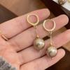 Pendientes de Perla Color Champaña de Lujo Ligero Estilo Francés de Nicho con Sentido del Diseño, Nuevos Pendientes de Moda Popular de Gama Alta 2026