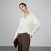 Camisa de Alta Qualidade Levemente Luxuosa com Gola Reversível de Manga Longa na Cor Damasco Nuvem Branco para Mulheres, Novo Estilo Primavera Inicial 2026, Caimento Solto Petite Emagrecedor