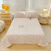 Cobertor de Cama de Lã de Leite Espessado Conjunto de Três Peças Outono e Inverno Estilo Renda Quente Lençol Antiderrapante Capa de Colchão Capa Kang Atacado