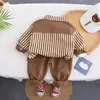2024 Nuevo Conjunto de Tres Piezas para Niños de Algodón con Camisa Rayada de Oso de Peluche y Pantalones Estampados de Moda Venta al por Mayor desde Fabricante