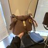 Bolso Pequeño Retro Escarchado Transfronterizo Otoño e Invierno para Mujer 2026 Nuevo Bolso Cruzado Versátil de Moda Bolso Cubo Súper Popular
