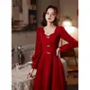 Vestido de Noite Vermelho para Mulheres 2026 Novo Estilo Luxo Leve Nicho High-End Vestido de Anfitriã de Banquete com um Toque de Sofisticação Vestido para Brinde da Noiva