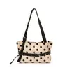 Bolso de hombro individual de lona con lunares estilo perezoso para mujer 2026 verano nuevo para el trabajo bolsa de mano de cuero genuino de gran capacidad bolsa de cubo