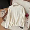 Foto real de un suéter redondo dulce, colorido, suave y acogedor para mujer, nuevo estilo otoño e invierno, holgado, versátil, cómodo, elegante, adelgazante, de manga larga