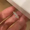 Nuevo anillo de cielo estrellado incrustado de diamantes para mujer, simple y versátil, diseño de moda, lujo ligero, nicho, sensación de alta gama, tamaño ajustable